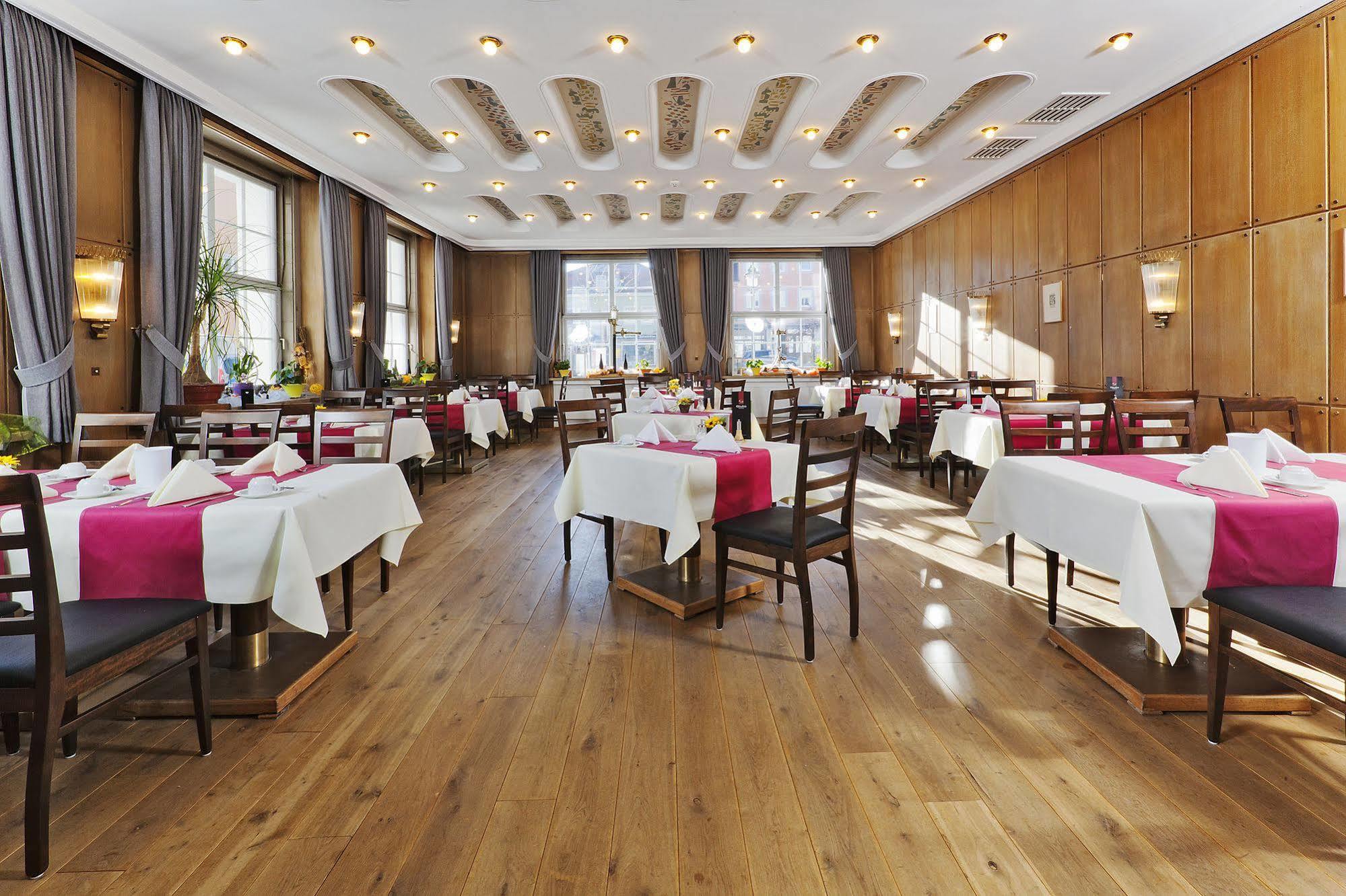 Akzent Brauerei Hotel Hirsch ออทโทบอยเริน ภายนอก รูปภาพ