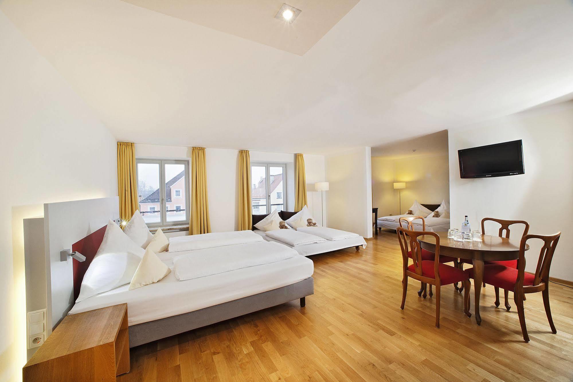 Akzent Brauerei Hotel Hirsch ออทโทบอยเริน ภายนอก รูปภาพ