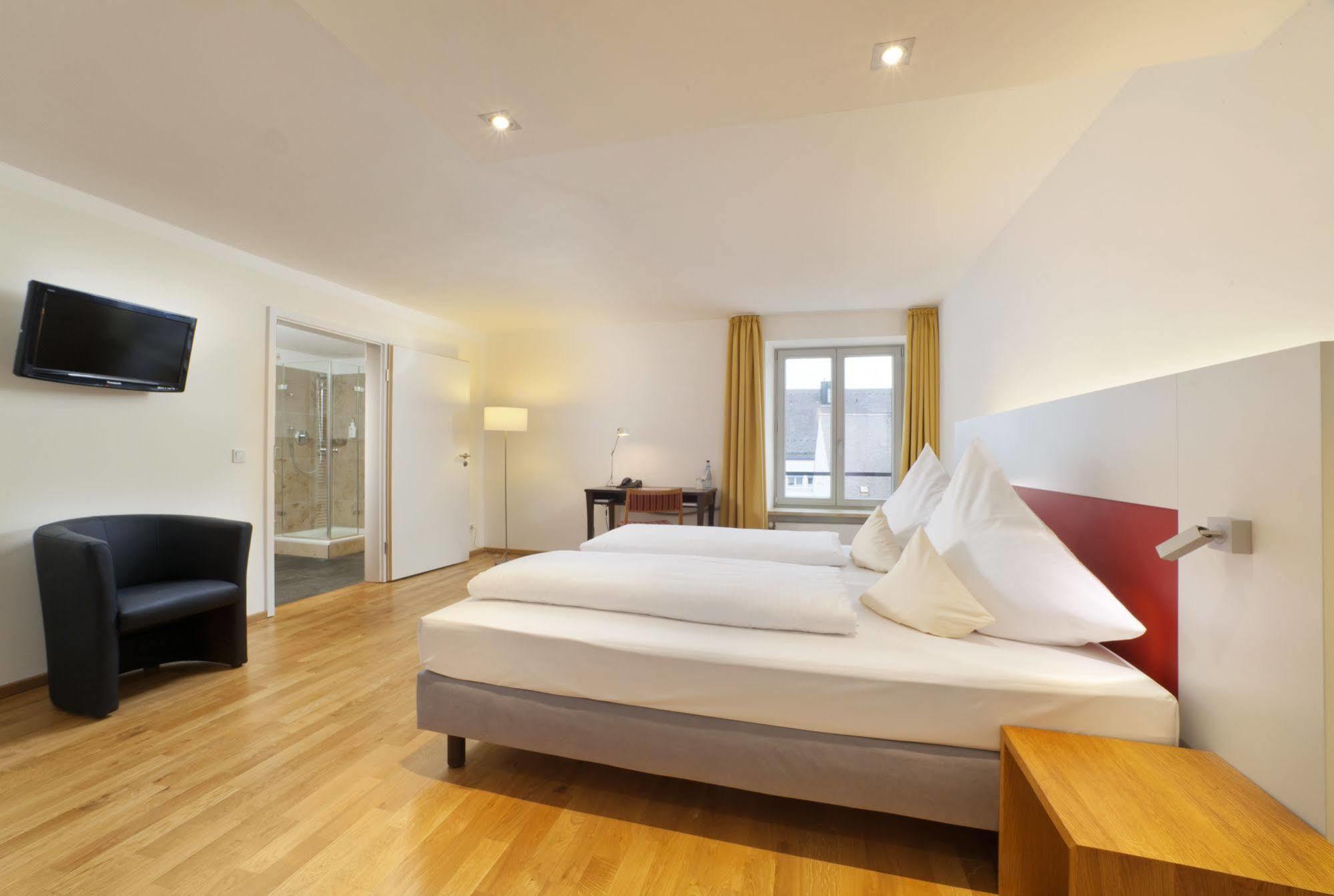 Akzent Brauerei Hotel Hirsch ออทโทบอยเริน ภายนอก รูปภาพ