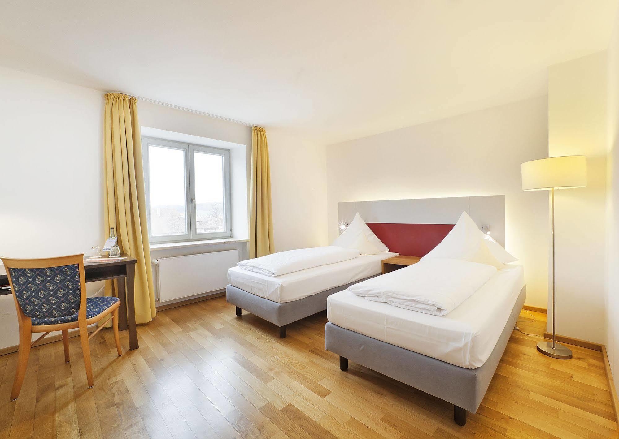 Akzent Brauerei Hotel Hirsch ออทโทบอยเริน ภายนอก รูปภาพ