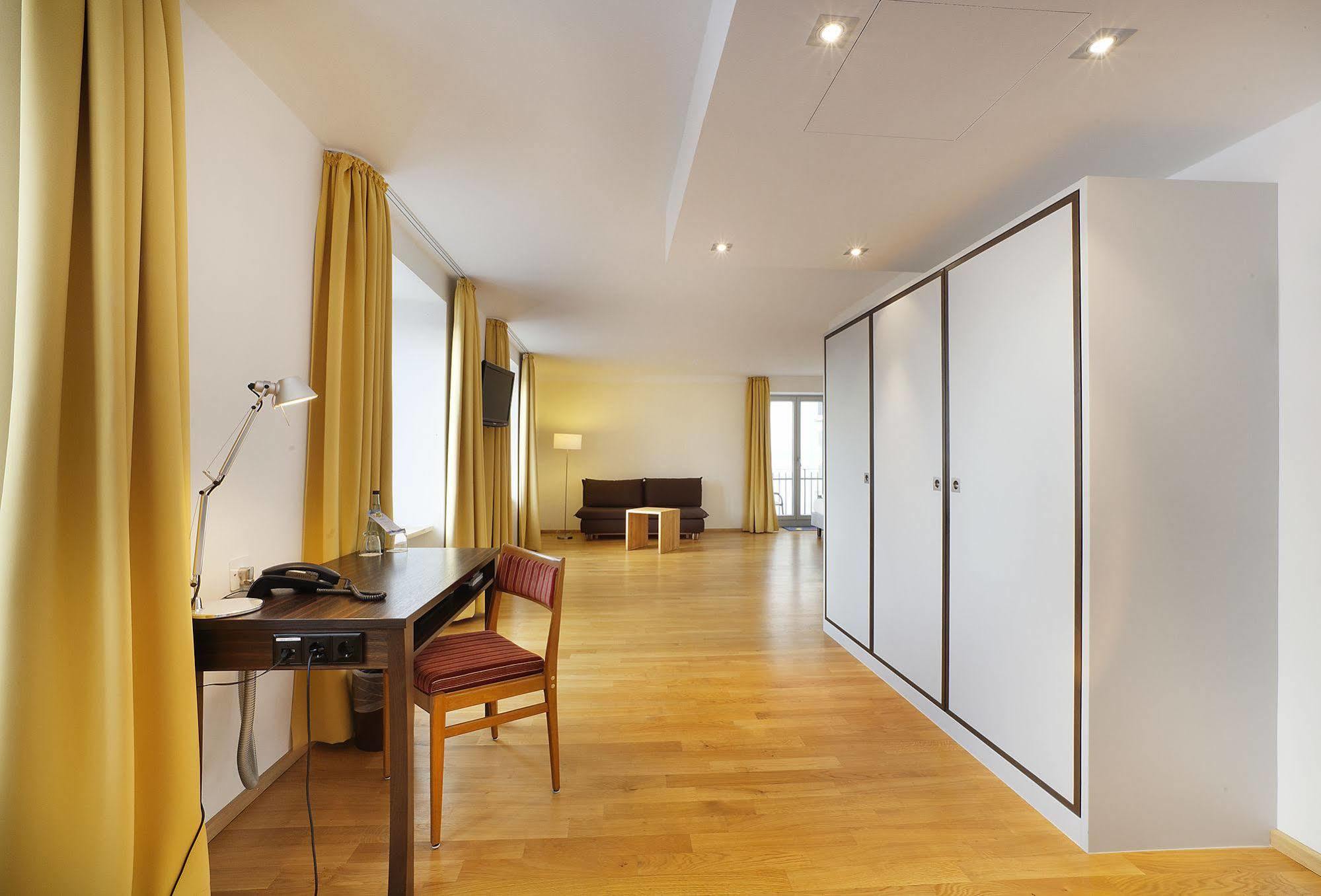 Akzent Brauerei Hotel Hirsch ออทโทบอยเริน ภายนอก รูปภาพ