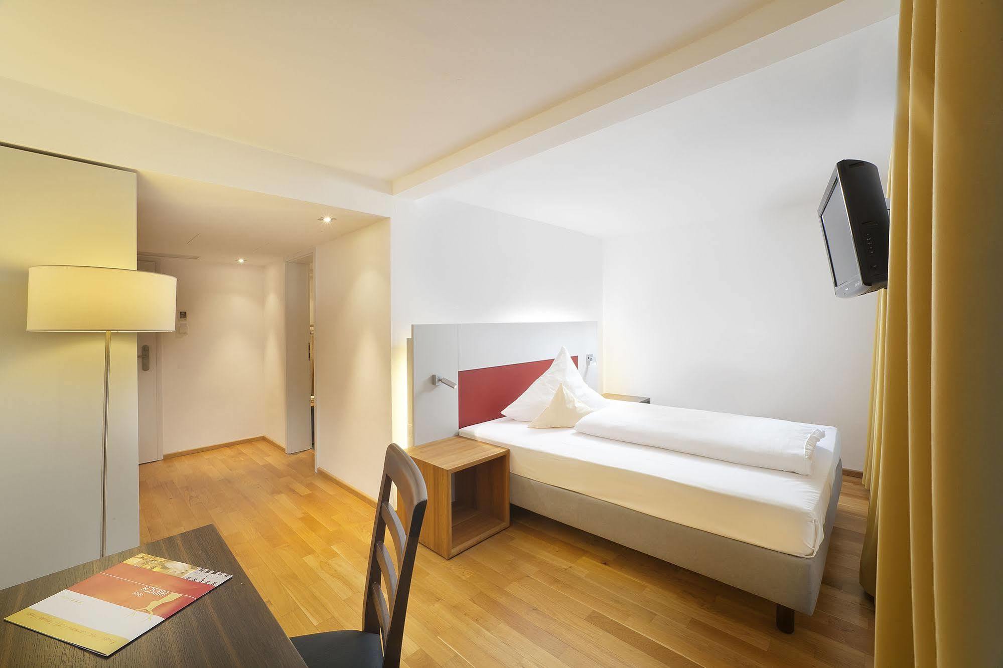 Akzent Brauerei Hotel Hirsch ออทโทบอยเริน ภายนอก รูปภาพ